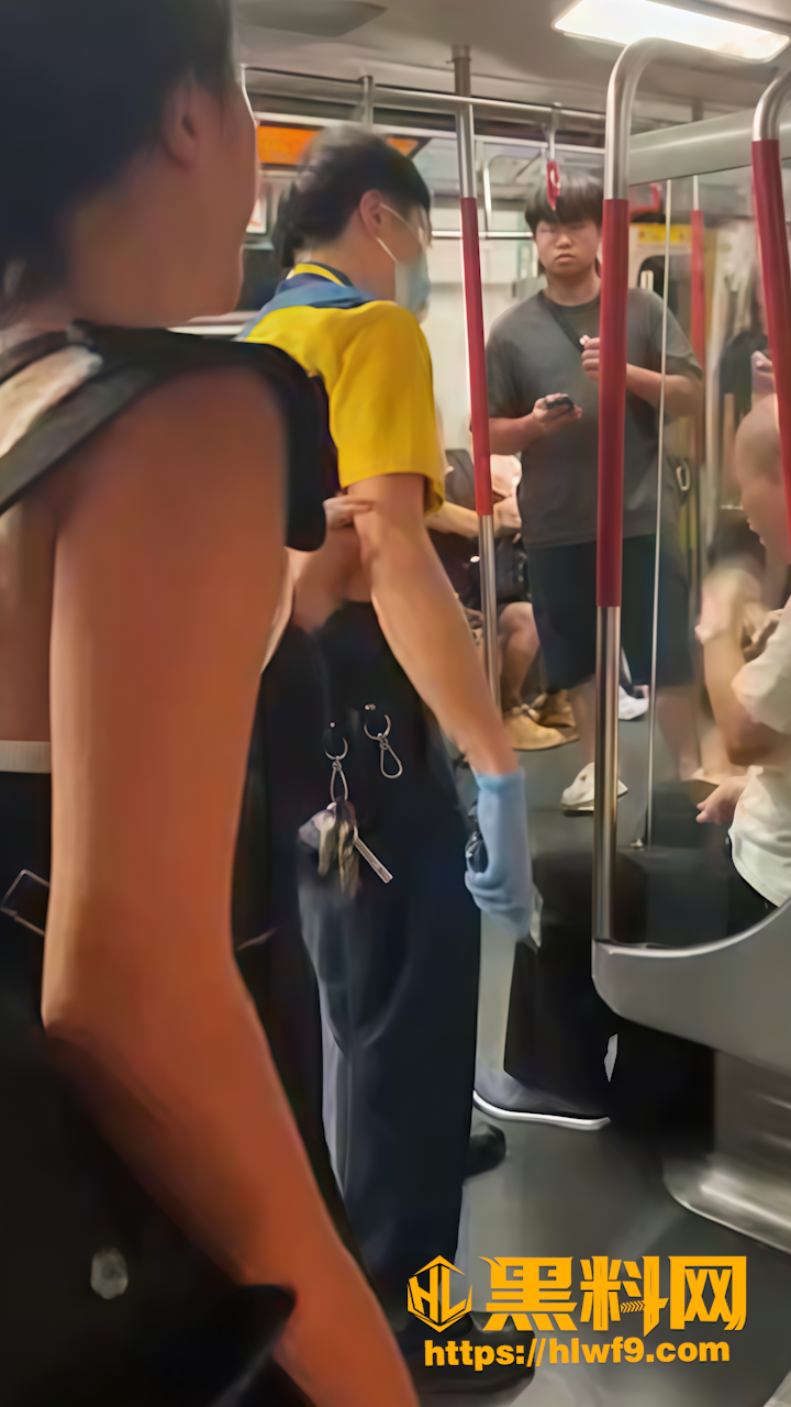 80岁色老头地铁性骚扰2