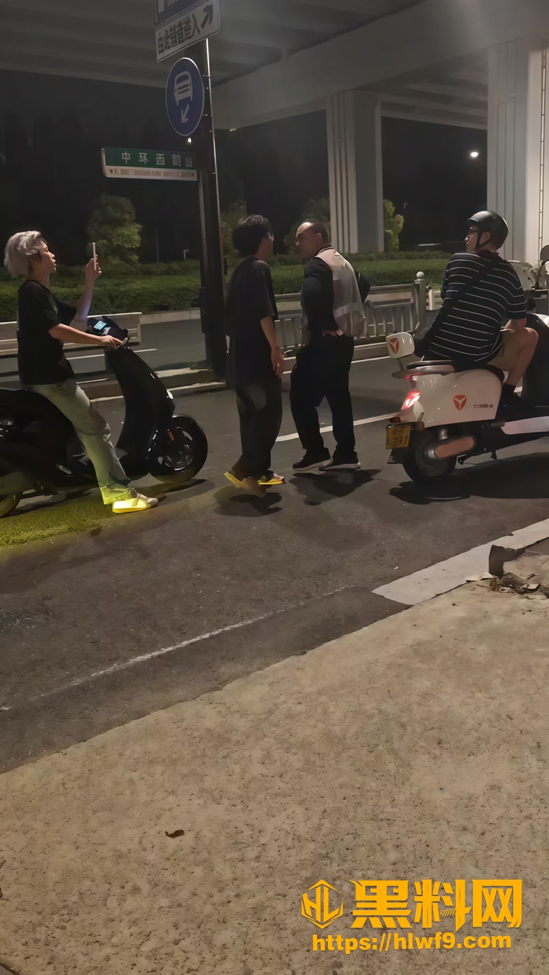01浙江嘉兴学院街头打架1 1wm