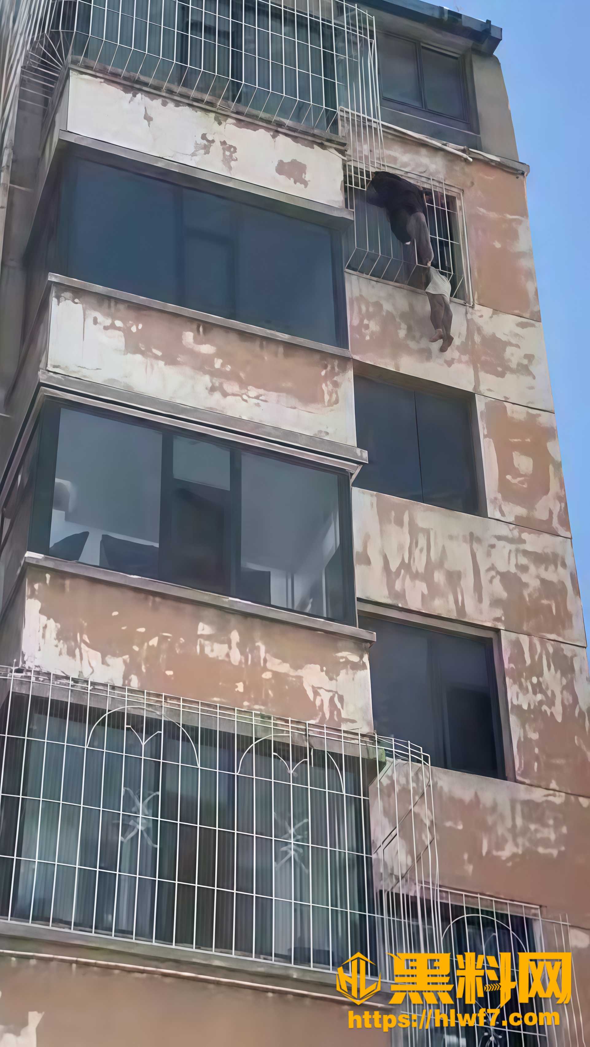 物业经理见义勇为获表彰 1