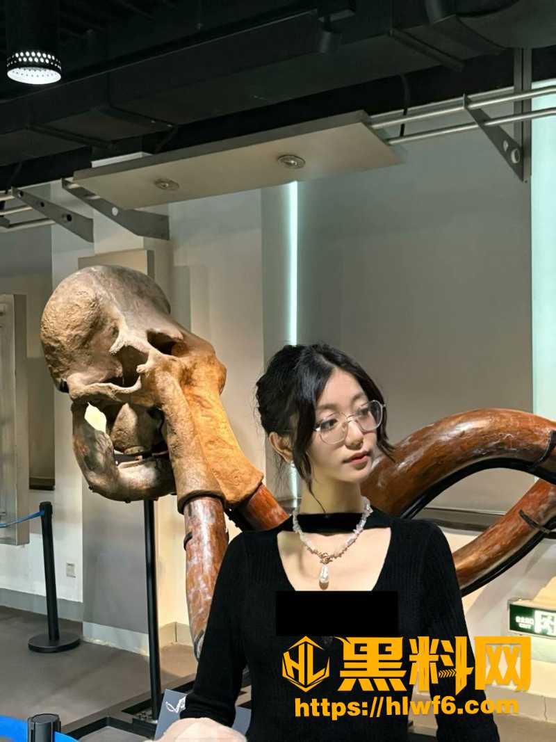 反差眼镜妹不雅视频3