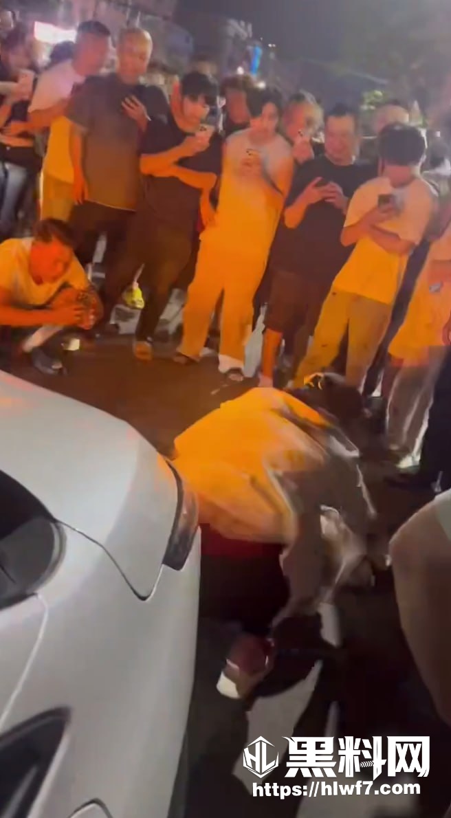 原配街头抓小三视频