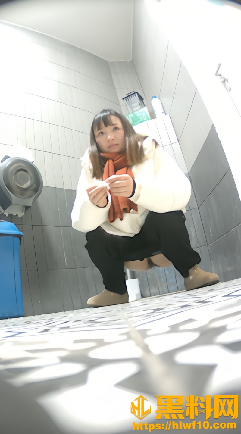 办公室女厕偷拍视频3