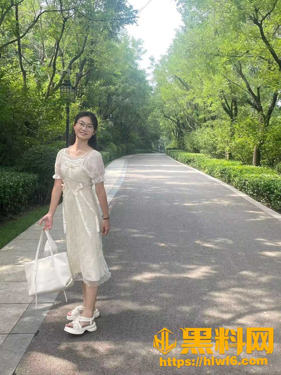 不小心上了女友的室友最新篇1 2