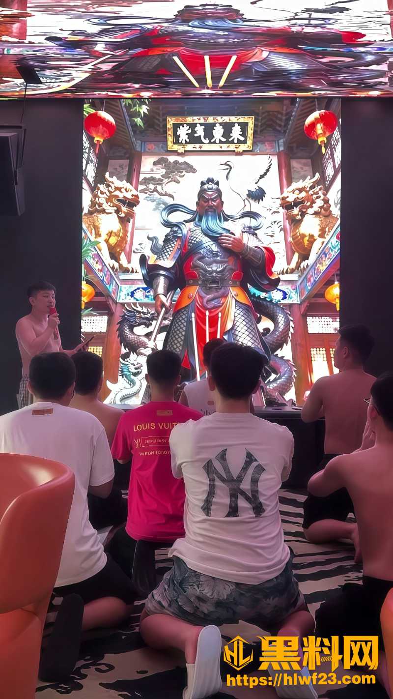精神小伙包厢结拜视频