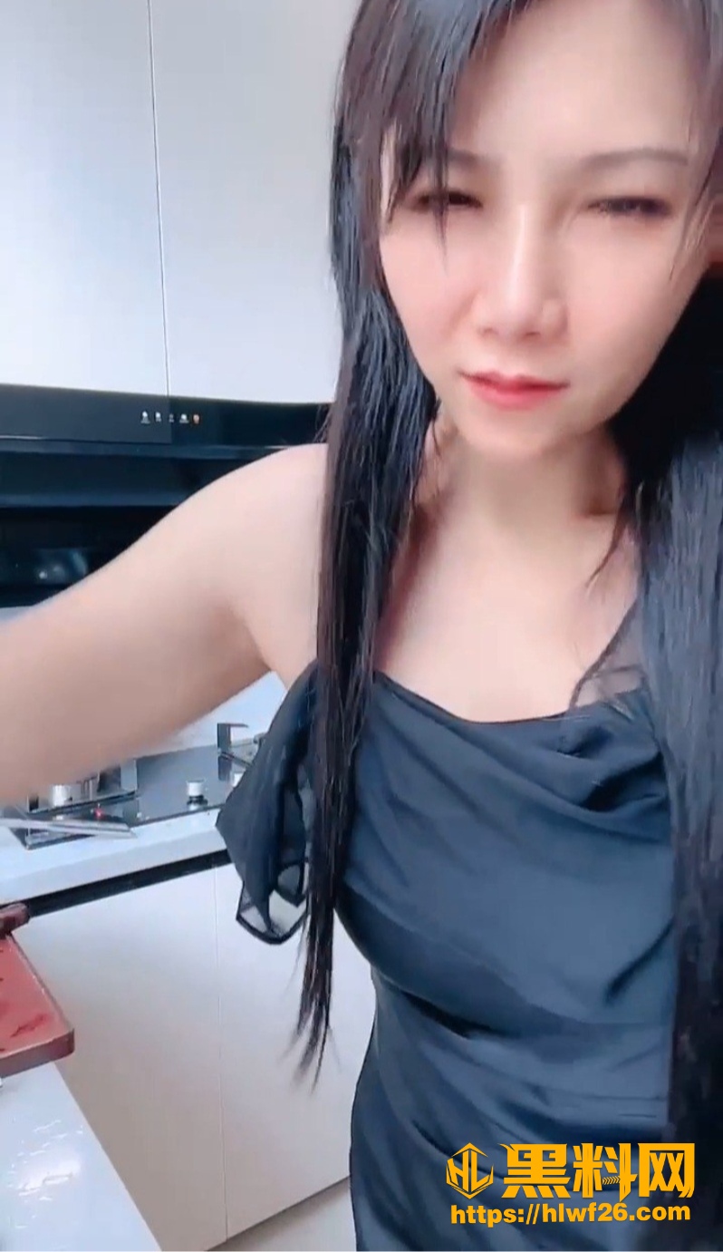 快手巨乳少妇钢管舞诱惑2