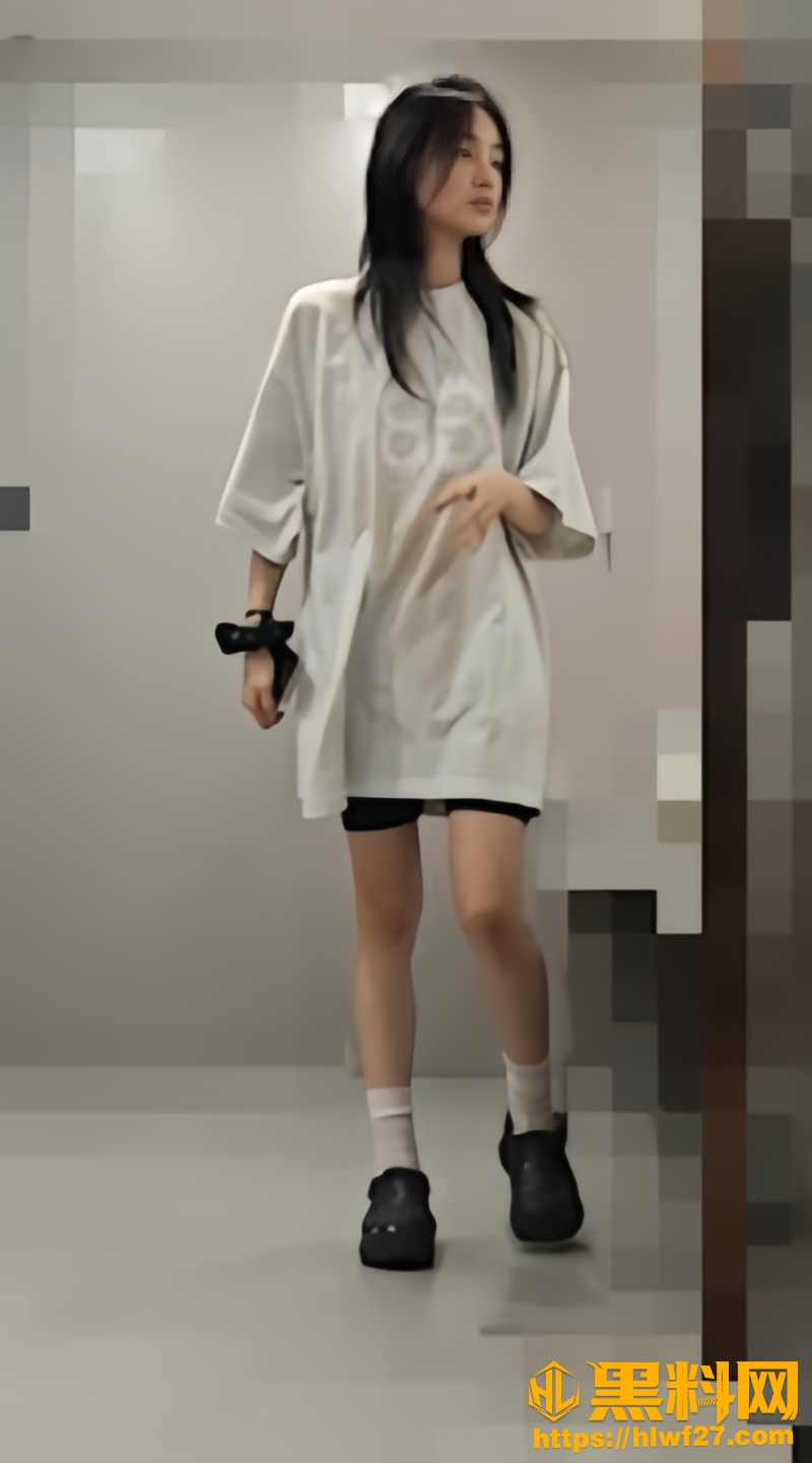 商场女厕偷拍视频3