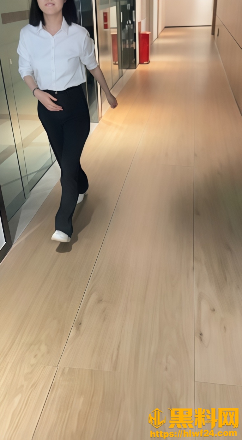 购物中心女厕偷拍视频3
