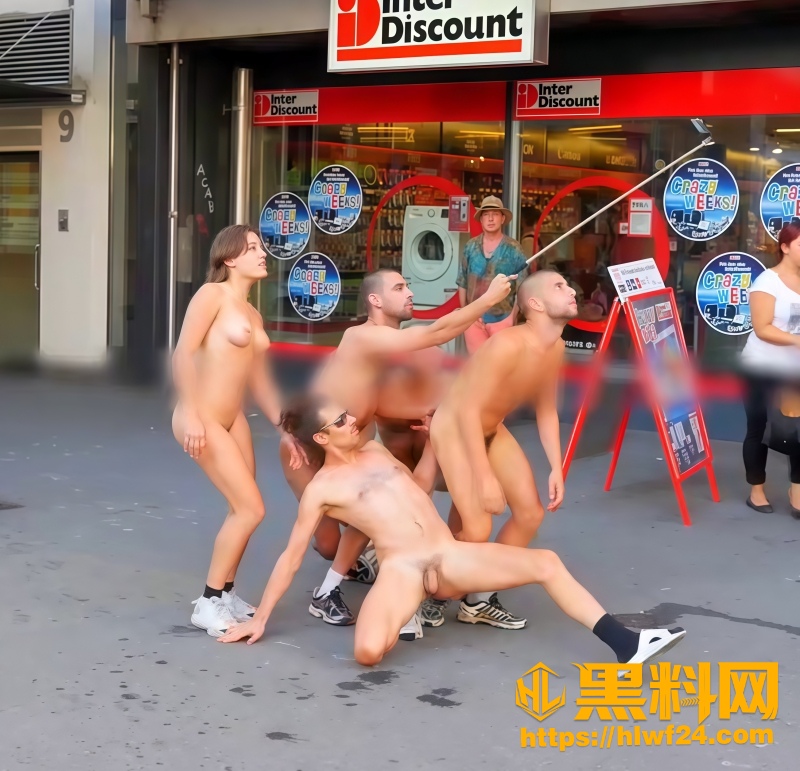 瑞士比尔全裸艺术节现场 1